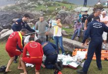 Arcanjo 03 resgata homem que foi derrubado por onda em praia de Florianópolis