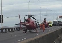 Helicópteros do Corpo de Bombeiros salvam vítima que pulou da Ponte Rio-Niterói/RJ