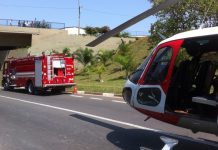 Homem cai de viaduto e equipe médica do Águia 07 presta socorro