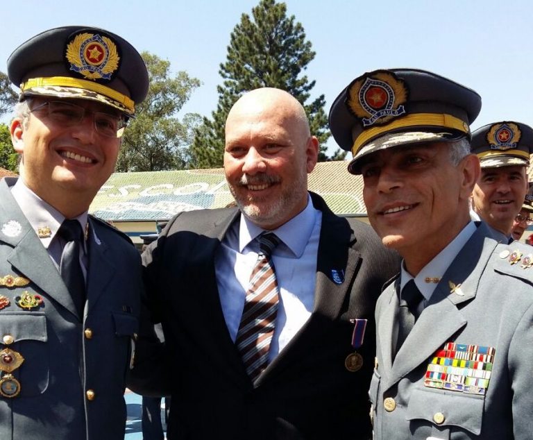 Autoridades recebem Medalha Brigadeiro Tobias em São Paulo