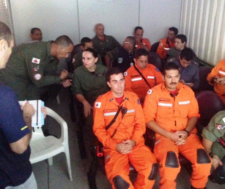 Foi necessária operação conjunta para retirada dos corpos dos pilotos do avião PT-NKU