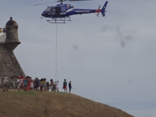 GRAER salva homem de afogamento em praia no fundo do Farol da Barra
