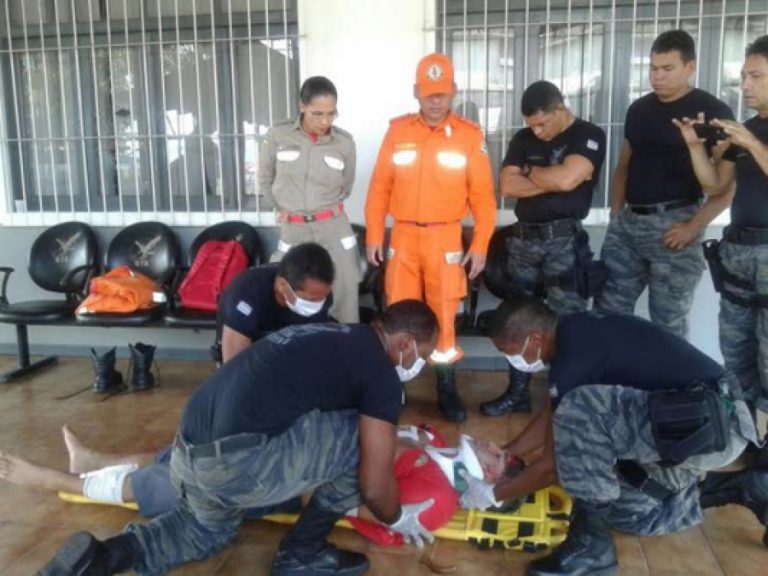 Integrantes do GTA/AP são treinados para realizar atendimento aeromédico