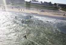 Águia 01 da PM de Santa Catarina resgata criança arrastada pela correnteza