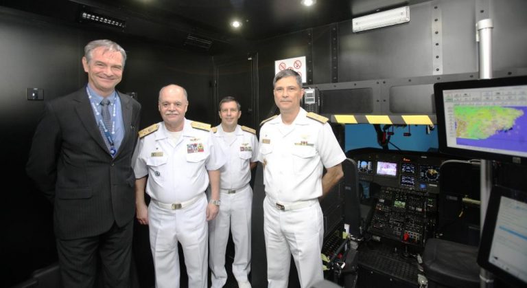 Helibras e Marinha assinam acordo para treinamento no Full Flight Simulator