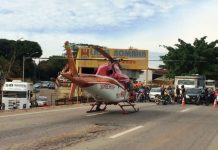 Bombeiros Militares resgatam vítima de grave acidente entre micro-ônibus e moto na Perimetral Norte