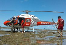 Helicóptero da SSP resgata vítima de afogamento na Pajuçara