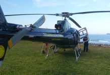 Homem que fazia kitesurf é resgatado após ficar à deriva em SC