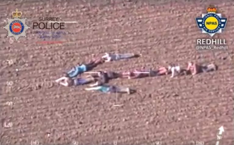 NPAS prende ladrões após ajuda inusitada de jovens ingleses