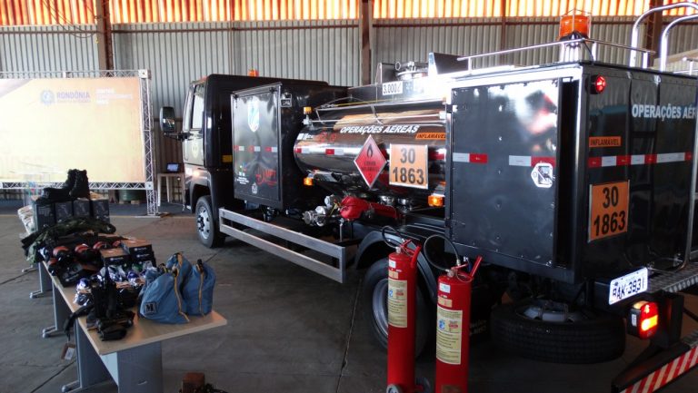 Núcleo de Operações Aéreas recebe caminhão tanque abastecedor e novos equipamentos de segurança