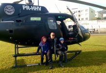 Helicóptero da Polícia Civil pousa em Concórdia e vira atração para crianças