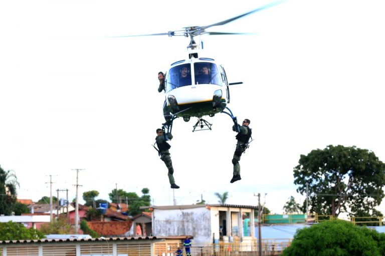 Delegado Geral recebe homenagem pela atuação da Polícia Civil no Ciopaer