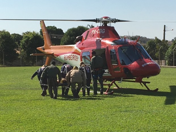 Bombeiro 1 realiza resgate de vítima de capotamento em Jandaia