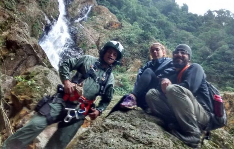 Águia 19 realiza salvamento de pessoas perdidas e na sequência localiza embarcações furtadas