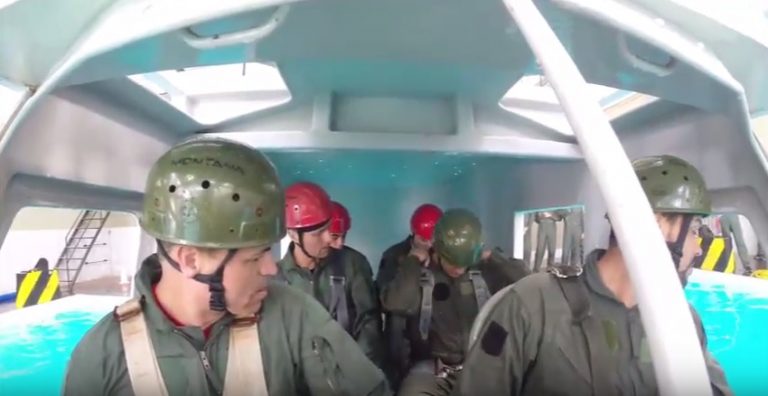 Pilotos da Receita fazem treinamento para situações de emergências em helicópteros