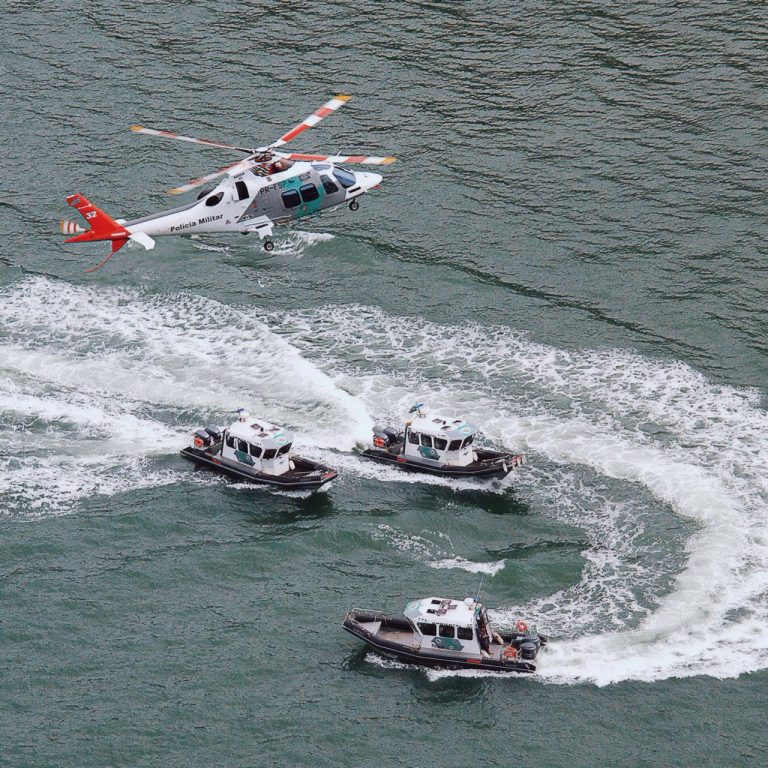 Após buscas pelo litoral, destroços de barco que sumiu com sete pessoas são localizados