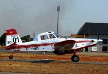 Nimbus 01 do Bombeiro lança água em incêndio florestal e 3 brigadistas firam feridos