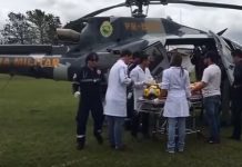 Helicóptero Falcão 04 do Graer fez transporte de vítima de queda para hospital em Apucarana/PR