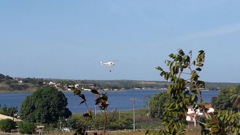 Helicóptero Potiguar 01 é utilizado em operações de combate a incêndios floresta
