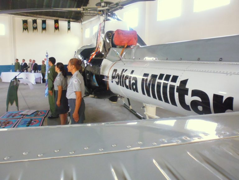 Grupamento Aéreo comemora o Dia do Aviador e recebe partitura da canção Cântico das Águias