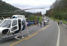 Dois helicópteros do NOTAer são utilizados para resgatar feridos em acidente na BR 101
