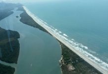 Defesa Civil sobrevoa área de restinga em Cananéia/SP para avaliar riscos