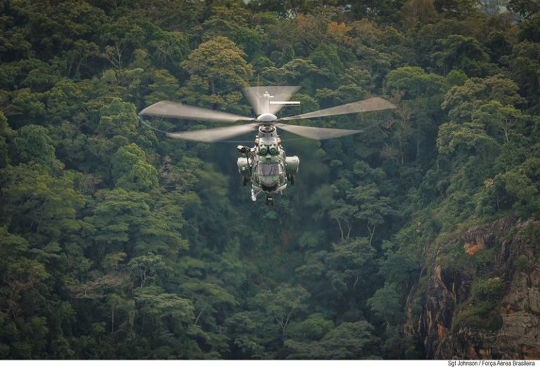 Helicópteros da FAB completam 150 mil horas de voo