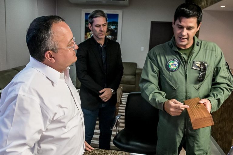 Governador recebe homenagem do Ciopaer/MT