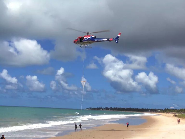 Casal é resgatado em alto-mar próximo a praia de Muro Alto/PE