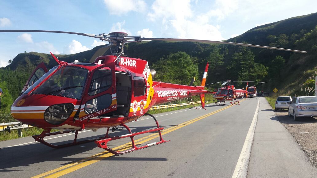 Arcanjos 01 e 03 resgatam vítimas de acidente na BR 282