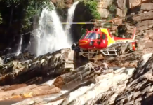 Arcanjo 03 resgata vítima de queda na cachoeira Andorinhas no Parque da Serra do Cipó