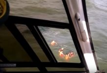 Falcão 03 resgata banhista no mar da Ilha do Mel