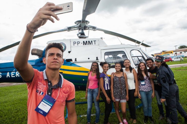 Concurso de redação premia estudantes de Jaciara com voo de helicóptero