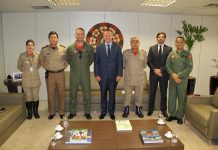 Corpo de Bombeiros apresenta serviço aeromédico ao presidente do TRT/GO