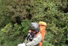 Águia 02 realiza salvamento de vítima acidentada na Cachoeira Lagoa Azul, em Cubatão