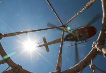 Família que estava perdida na mata é resgatada por helicóptero em Guarujá