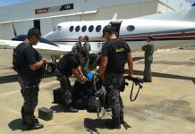 Grupamento Aéreo transporta equipe do GATE para destruir artefato explosivo em Planalto