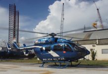 Polícia Militar usa helicópteros para distribuir PMs em batalhões bloqueados no Rio