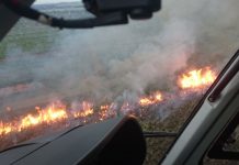 Helicóptero da Segurança Pública de Tocantins atua no combate a incêndio no Distrito de Luzimangues