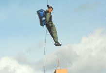 Centro Integrado de Operações Aéreas realiza treinamento em altura com uso do helicóptero