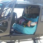 Helicóptero Águia 01 resgata vítima no costão em São Francisco do Sul