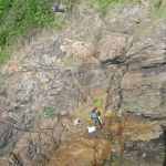 Helicóptero Águia 01 resgata vítima no costão em São Francisco do Sul