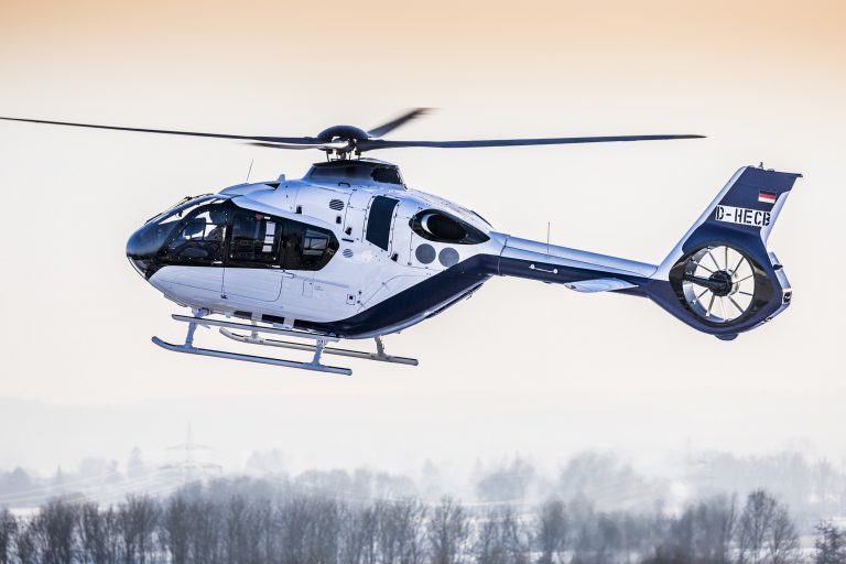 Airbus Helicopters apresenta o H135 Helionix na Heli-Expo ao lado do H145 e do H130