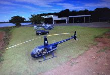 Helicóptero da Receita Federal intercepta barco com cigarros contrabandeados no Lago de Itaipu