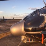 Helicóptero da Receita Federal intercepta barco com cigarros contrabandeados no Lago de Itaipu