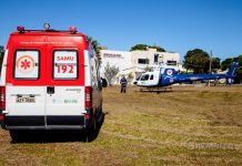 Helicóptero do Samu traz paciente de Maringá e leva outro para Arapongas/PR