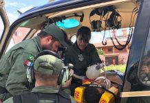 Equipe aeromédica do helicóptero Falcão 03 resgata motociclista acidentado em Maceió