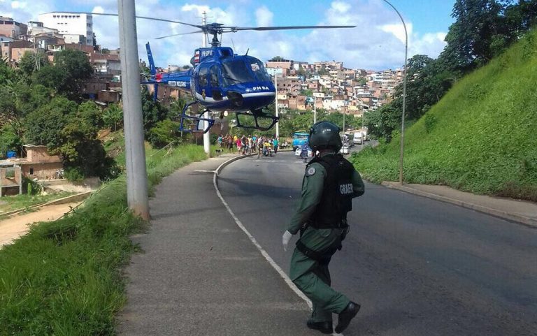 GRAer resgata vítimas de acidente na Av. Gal Costa em Salvador