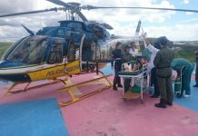 Mulher ferida em acidente com moto na BR-101 é resgatada por helicóptero da PRF