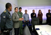 Secretário-executivo do Ministério da Agricultura visitou Ciopaer e recebeu medalha